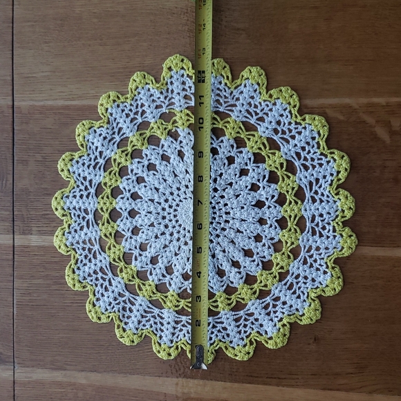 Handmade doili table decor 7 - Picture 2 of 3